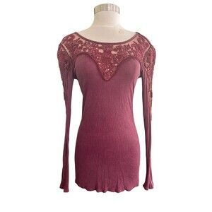Gimmicks BKE Women M Plum Crochet Lace Front And Shoulders Long Sleeve Tee